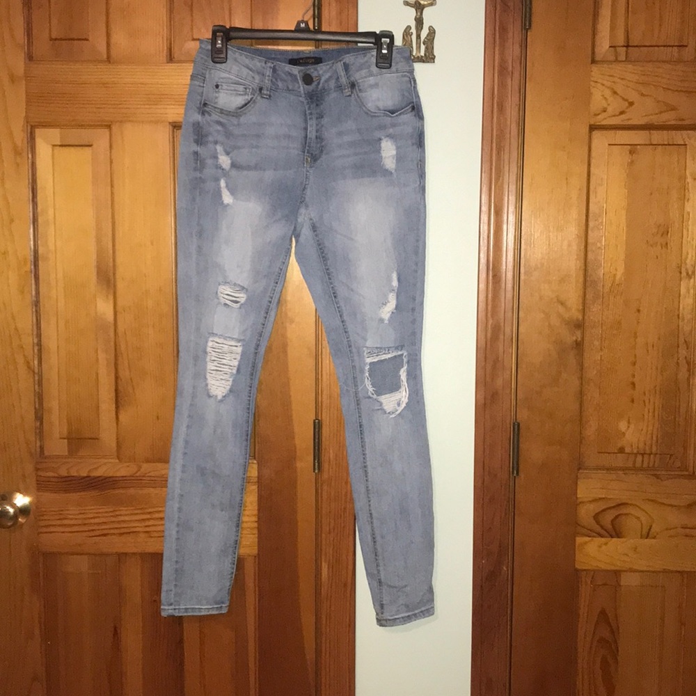 Ripped blue jeans ankle length.